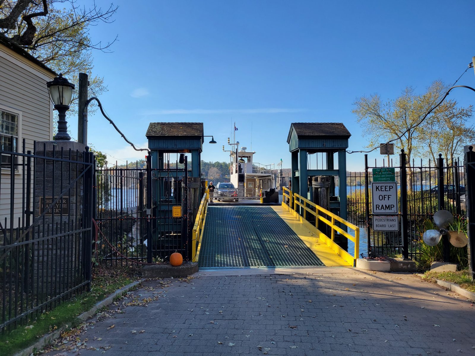 Chester-Hadlyme Ferry