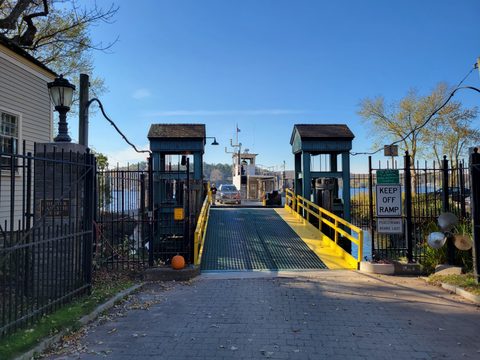 Chester-Hadlyme Ferry