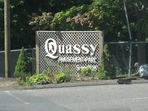 Quassy entrance