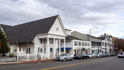Elm Street, downtown New Canaan