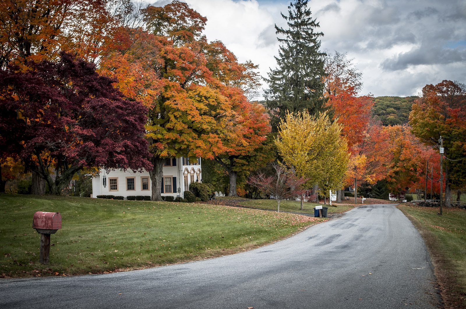 Hopkins Road, Warren