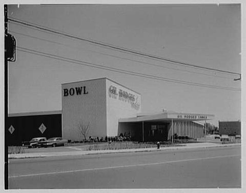 Gil Hodges Lanes, Ralph Avenue