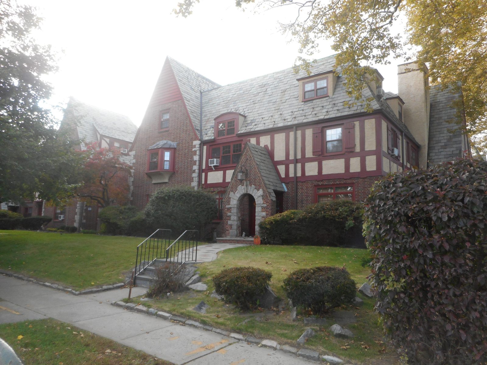 Hawthorne Court Apartments