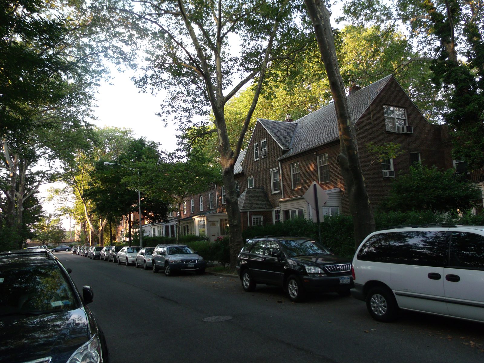 Row houses in the Sunnyside Gardens Historic District