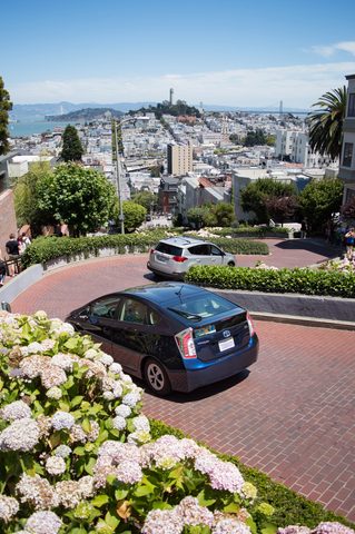 The crooked block of Lombard Street, looking east